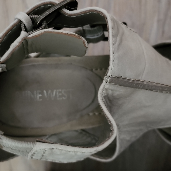 Nine West Erino Gray Leather Platform Wedge Gladiator Sandals 9 M PREOWNED EUC - Picture 2 of 6